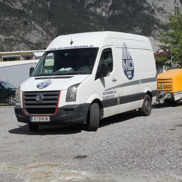 Firmenwagen in der Profilansicht